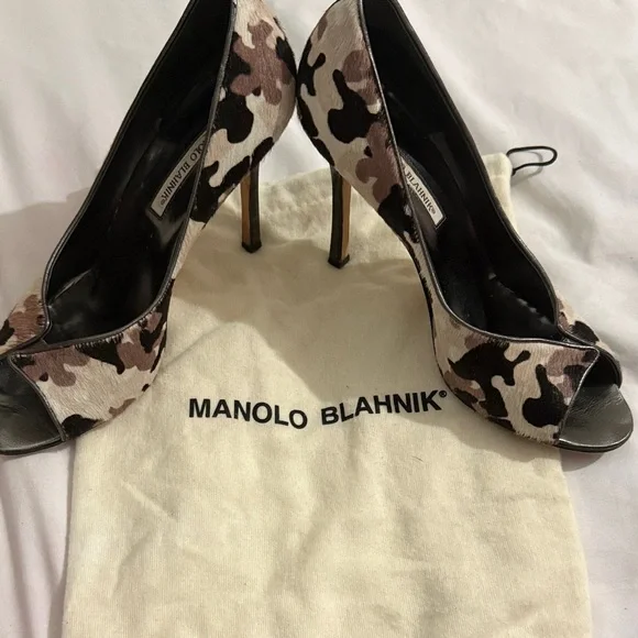 Manolo Blahnik Peep-Toe Pumps in Black and Beige Camouflage - Picture 7 of 7
